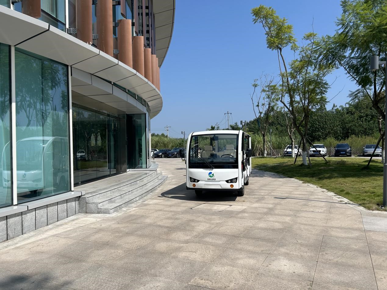 四川道达智能车辆制造有限公司为成都东部环境发展有限公司定制14座电动观光车顺利交付